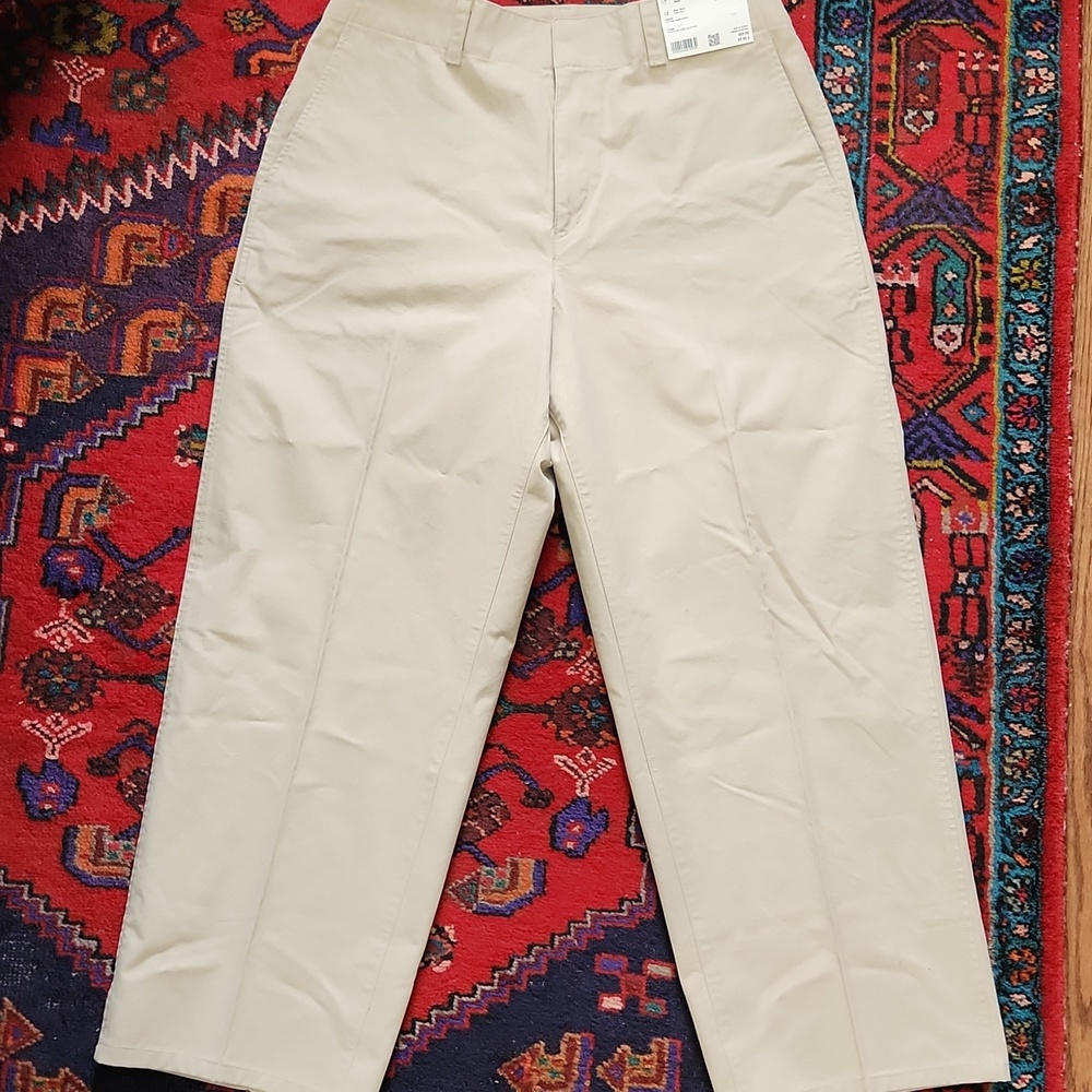 Size 12 NWT Uniqlo Womens Chinos in Light Khaki